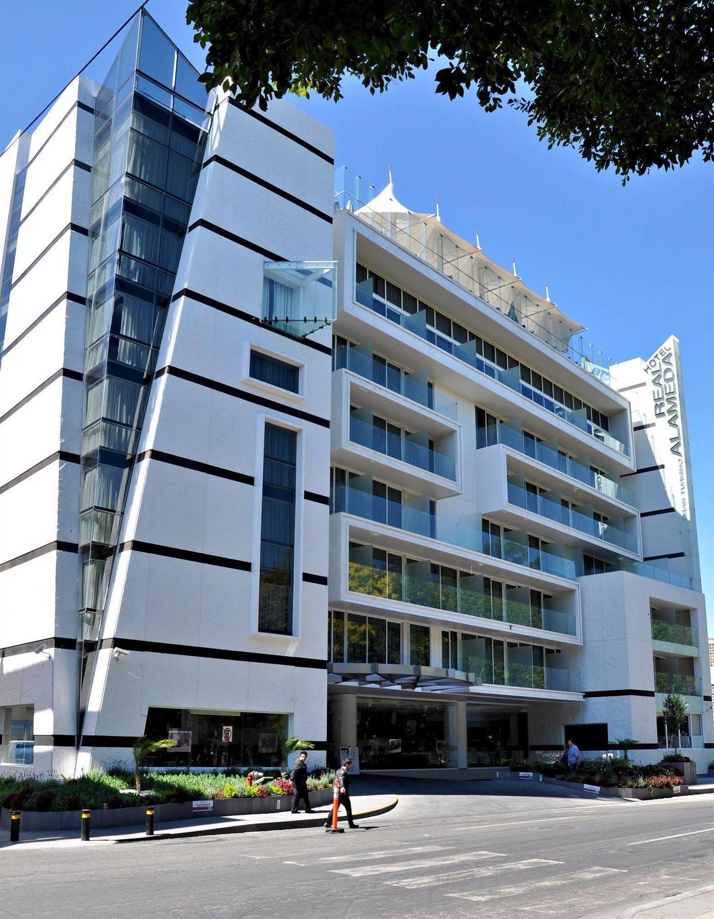 Hotel Real Alameda De Queretaro Exterior photo